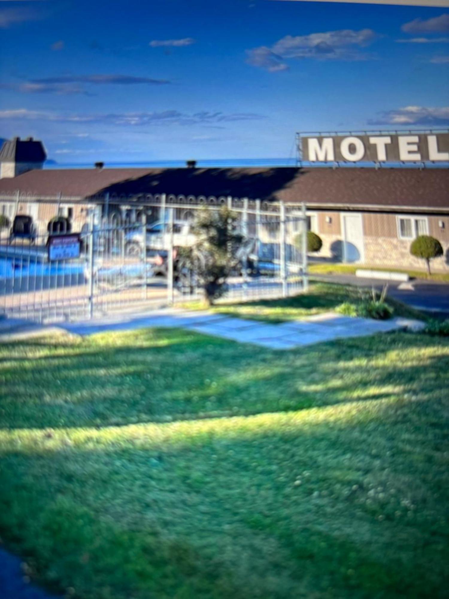 Motel Belvedere Saint-Siméon 外观 照片
