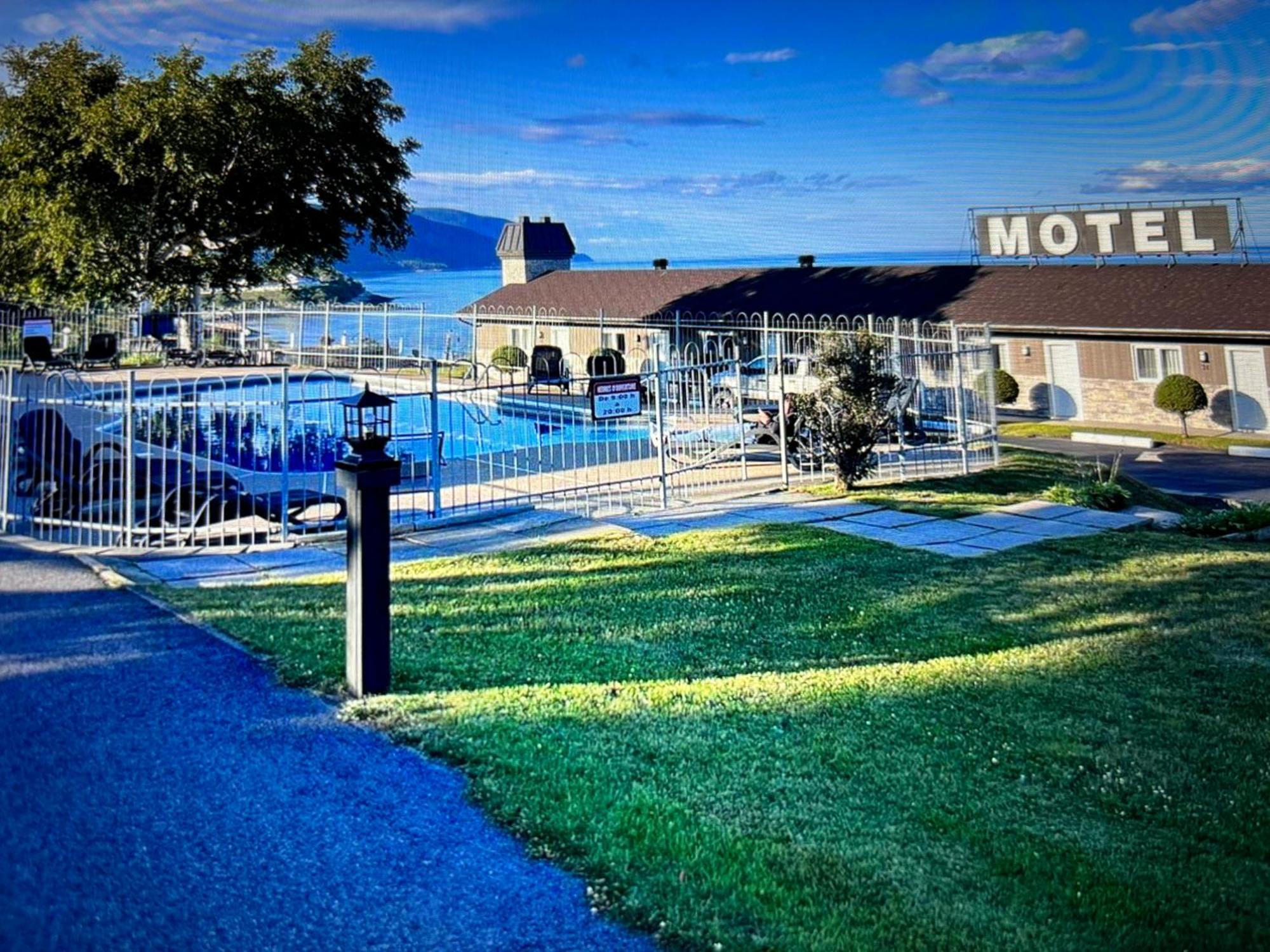 Motel Belvedere Saint-Siméon 外观 照片